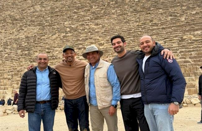 الممثل العالمي ويل سميث يزور أهرامات الجيزة خلال إجازته في مصر
