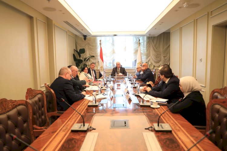 وزير التعليم العالي يبحث سبل تعزيز التعاون مع وفد جامعة إكستر البريطانية