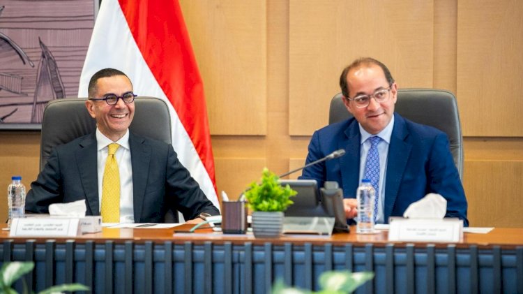 وزيرا المالية والاستثمار يشهدان توقيع بروتوكول تعاون بين «الجمارك» و«التمثيل التجارى المصرى