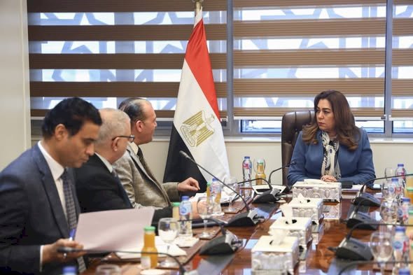 وزيرة التنمية تناقش مع عدد من قيادات الوزارة الرؤية المتكاملة لتنمية وتطوير مدينة رشيد بمحافظة البحيرة