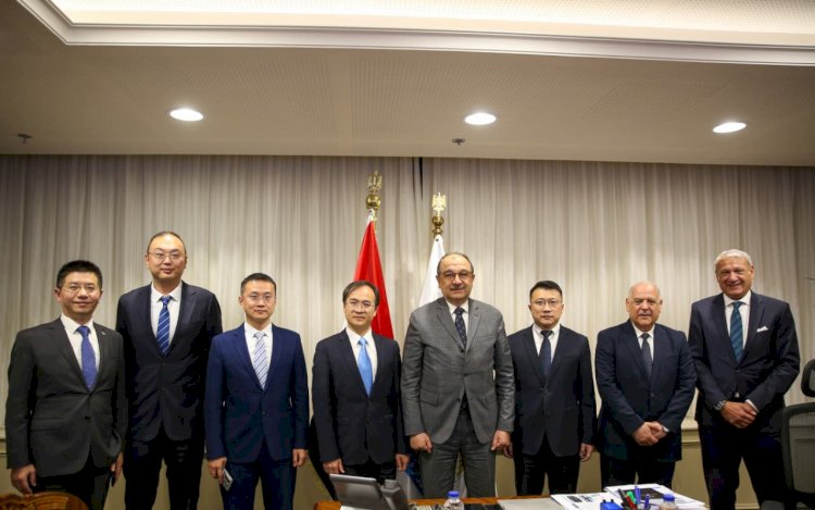 وزير قطاع الأعمال يستقبل وفدًا رفيع المستوى من مجموعة شاندونج الصينية لبحث فرص التعاون في صناعة المركبات الكهربائية