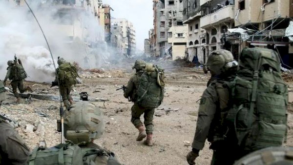 جيش الاحتلال الإسرائيلي يقتحم مخيم العروب ويعتقل 3 أطفال بالضفة