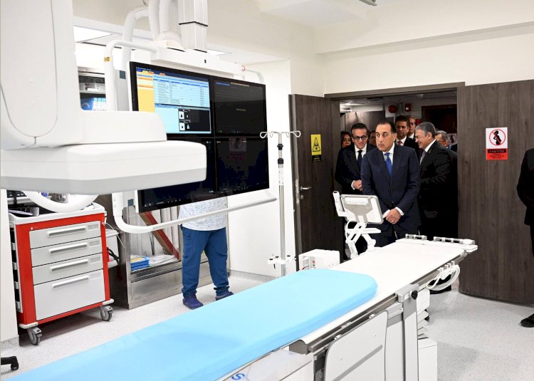 رئيس الوزراء يتفقد عددا من الأقسام المختلفة بمستشفى كليوباترا التجمع (سكاي)