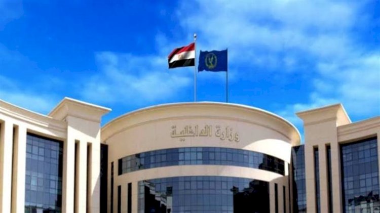 كشف ملابسات فيديو يظهر قيام شخص بسرقة مواسير التكييفات بالقاهرة