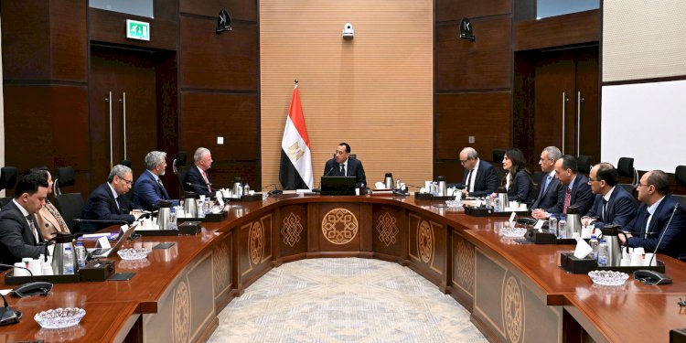 رئيس الوزراء يلتقي رئيس شركة "بوينج" الأمريكية لبحث فرص تعزيز وتطوير الشراكة القائمة