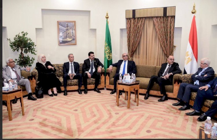 - وزير العمل يعقد لقاءً مع ممثلي الجالية المصرية والمستثمرين بمقر القنصلية المصرية في جدة