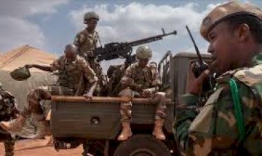 الصومال ينفذ عملية عسكرية تستهدف قيادات من مليشيات الشباب