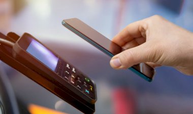 إطلاق خدمة قبول المدفوعات اللاتلامسية من خلال الأجهزة الذكية