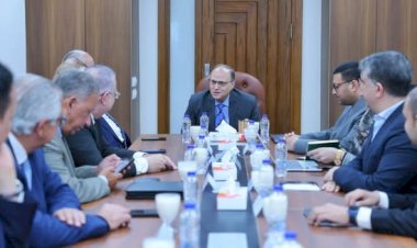 ئيس هيئة الدواء فى اجتماع مع غرفة صناعة الدواء لمناقشة قرار تجديد الاشتراطات الفنية للمصانع