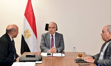 سويلم يستعرض تطوير مراكز التنبؤ بالفيضان بوزارة الري