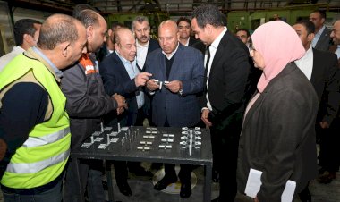 وزير الصناعة والنقل يتفقد 3 مصانع متخصصة في الصناعات الهندسية بمدينة العاشر من رمضان