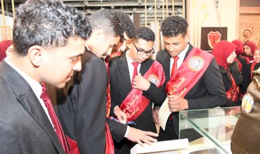 طلاب «من أجل مصر» بجامعة قناة السويس في زيارة  لجناح وزارة الدفاع بمعرض القاهرة الدولي للكتاب