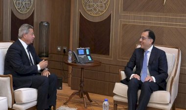 رئيس الوزراء يلتقي رئيس المجلس الأعلى لتنظيم الإعلام ويتلقى التقرير النهائي للجنة تطوير الإعلام المصري