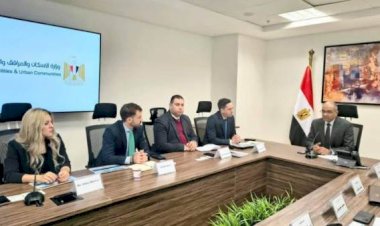 نائب وزير الإسكان يبحث مع تحالف شركتي "ايميا باور" الإماراتية و "كوكس واتر" الإسبانية فرص التعاون