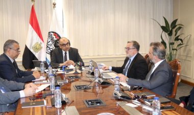 وزير قطاع الأعمال يبحث مع شركة إسبانية سبل التعاون في مشروعات بيئية مستدامة بالشركات التابعة