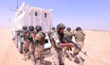 الرئيس الصومالى ووزير الدفاع يشهدان اصطفاف القوات المصرية المشاركة ببعثة الاتحاد الأفريقى