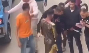 الداخلية تكشف.. سيدتان و 7 رجال أجبروا شابا على ارتداء ملابس نسائية بسبب علاقة له مع ابنتهم