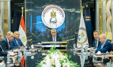 وزير الدولة للإنتاج الحربي يجتمع برؤساء مجالس إدارات الشركات التابعة وعدد من القيادات بالوزارة والهيئة