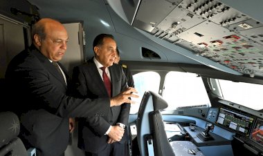 رئيس الوزراء يتفقد أول طائرة من طراز Airbus A350-900 بأسطول الناقل الوطني