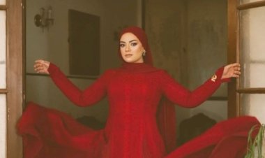 أمنية باهي تتألق بالأحمر في أحدث جلسة تصوير احتفالا بعيد الحب