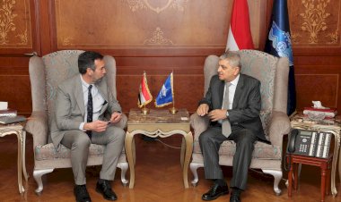 الفريق أسامة ربيع يناقش خطط الإبحار المستقبلية مع المدير التنفيذي لمنطقة جنوب أوروبا للخط الملاحي Hapag-Lloyd