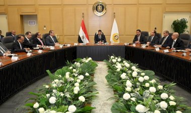 وزير الصناعة يجتمع بقيادات الوزارة ويضع الخطوط العريضة لسير العمل خلال المرحلة المقبلة