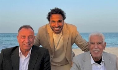 صورة للتاريخ مع الأساطير.. أحمد فهمي يتوسط الخطيب وحسن شحاتة