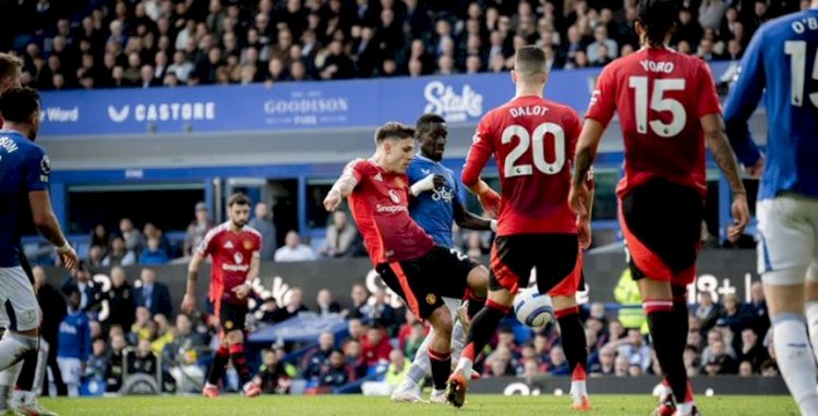 مانشستر يونايتد يواجه الوقوع فولهام اليوم في الدوري الإنجليزي