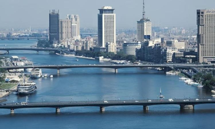 الطقس غدا دافئ نهارا بارد ليلا ورياح وأتربة والصغرى بالقاهرة 14 درجة