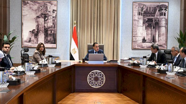 رئيس الوزراء يتابع موقف تنفيذ المشروعات التنموية والخدمية بمحافظة السويس