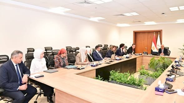 وزير الري يبحث مع بنك التنمية والإعمار الأوروبي تعزيز التعاون في مشروعات المياه
