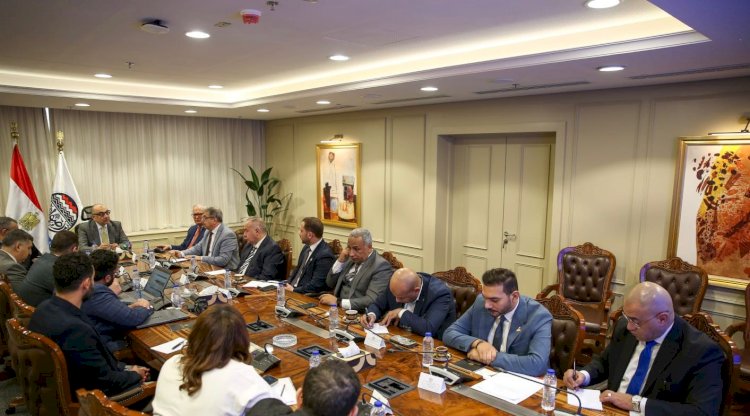وزير قطاع الأعمال يبحث مع الاتحاد العام للمستثمرين الأفرو-آسيوي فرص الشراكة والاستثمار