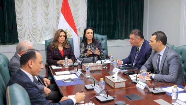 وزيرتا التضامن والتنمية ومستشار رئيس الجمهورية يبحثون إقامة مهرجان موسع للحرف التراثية