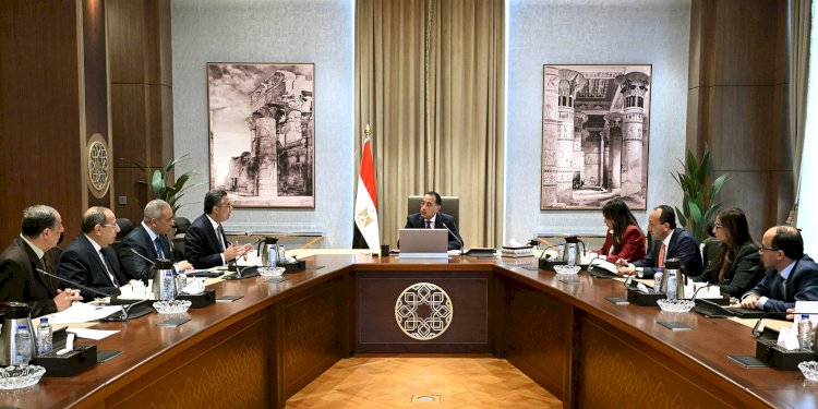 رئيس الوزراء يُتابع خطط وزارة التموين لتطوير صناعة السكر وتعزيز مخزون السلع