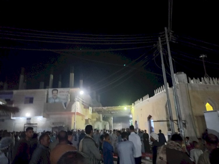 أهالي دشنا يشيعون جثامين 7 ضحايا حادث العودة من ليبيا