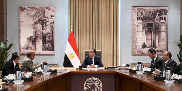 رئيس الوزراء يلتقي نائبه للشئون الاقتصادية لمناقشة عددٍ من ملفات العمل