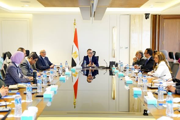 وزير التخطيط يُعقد اجتماعًا لمتابعة الخطة السنوية وخطة المدى المتوسط وفق قانون التخطيط الجديد