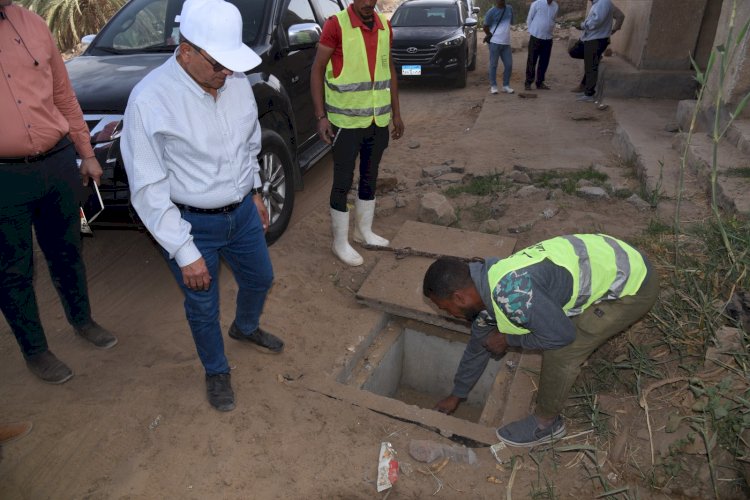 رئيس القابضة للمياه يتابع مشروعات “حياة كريمة” بمحافظة أسوان ويتفقد محطات المياه والصرف الصحي والوصلات المنزلية