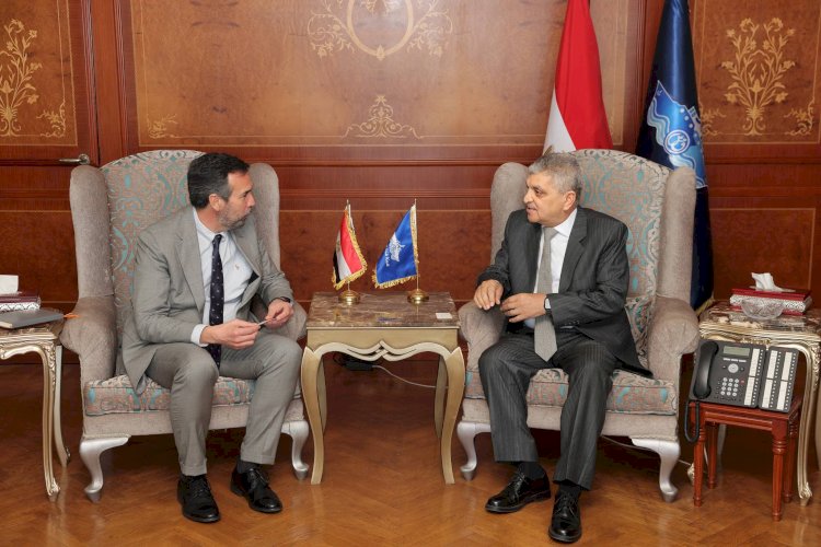 الفريق أسامة ربيع يناقش خطط الإبحار المستقبلية مع المدير التنفيذي لمنطقة جنوب أوروبا للخط الملاحي Hapag-Lloyd