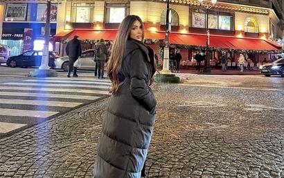 سارة سلامة تتألق بإطلالة شتوية أنيقة في باريس