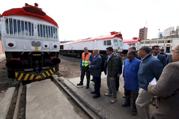 وزير النقل يتفقد ورش إيرماس المتخصصة في عمرة وصيانة جرارات السكك الحديدية