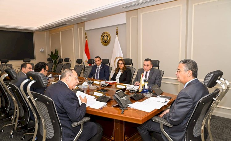 وزير التموين يعقد اجتماعًا موسعًا لمتابعة الموقف التنفيذي لصرف المنحة الإضافية وضمان انتظامها دون معوقات