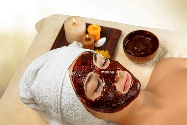 ماسك الكاكاو الخام.. نضارة فورية وطبيعية للبشرة المتعبة