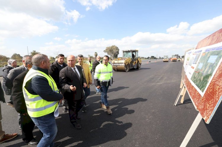 وزير النقل يتفقد طريق حر شرق الرياح بين بنها والمنصورة بطول 73  كم