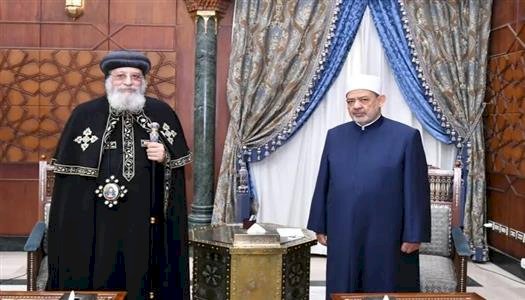 البابا تواضروس يطمئن على صحة شيخ الأزهر فى اتصال هاتفى