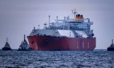 تسرب نفطي محتمل.. انفجار قرب ناقلة نفط قبالة سواحل الكويت