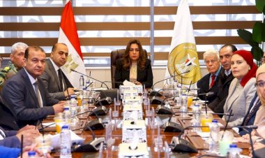 وزيرة التنمية المحلية والبيئة تترأس الاجتماع الخامس لمجلس إدارة جهاز تنظيم المخلفات