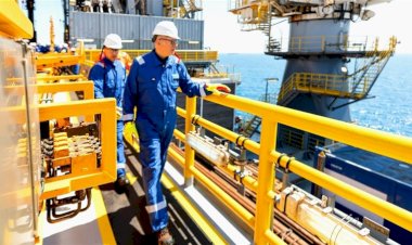 وزير البترول يتفقد سفينة حفر 5 آبار غاز جديدة لصالح “بي بي” و”أركيوس ”