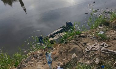 انقلاب سيارة إسعاف فى ترعة المريوطية بالبدرشين