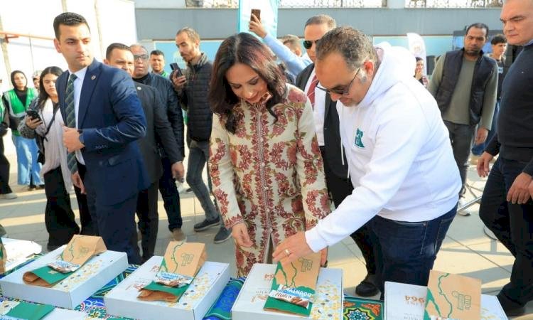 وزيرة التضامن تتفقد مائدة الإفطار الجماعي لمؤسسة «مصر الخير» لـ1500 صائم بممشى «أهل مصر»
